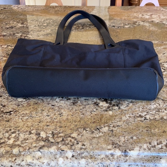 Tumi Tote like New - Picture 8 of 12